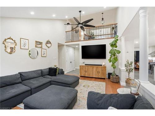 17 Krieghoff Drive, Hamilton, ON - Indoor Photo Showing Living Room