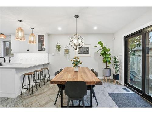 17 Krieghoff Drive, Hamilton, ON - Indoor Photo Showing Dining Room