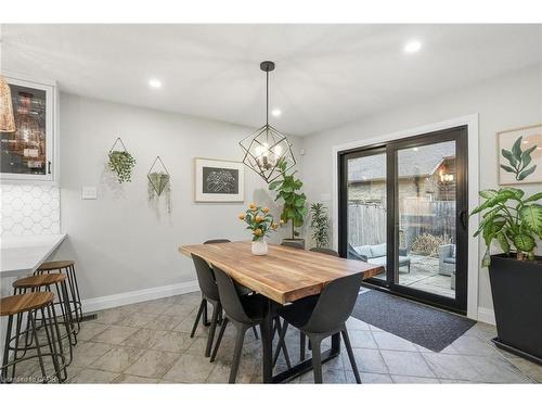 17 Krieghoff Drive, Hamilton, ON - Indoor Photo Showing Dining Room