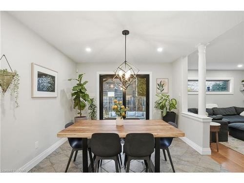 17 Krieghoff Drive, Hamilton, ON - Indoor Photo Showing Dining Room