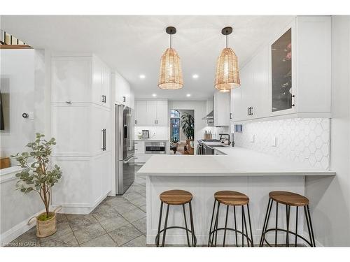 17 Krieghoff Drive, Hamilton, ON - Indoor Photo Showing Kitchen With Upgraded Kitchen