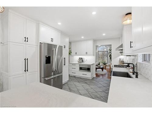 17 Krieghoff Drive, Hamilton, ON - Indoor Photo Showing Kitchen