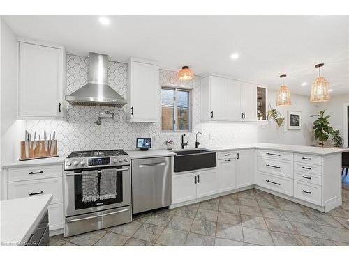 17 Krieghoff Drive, Hamilton, ON - Indoor Photo Showing Kitchen With Upgraded Kitchen