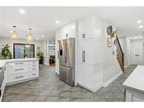 17 Krieghoff Drive, Hamilton, ON - Indoor Photo Showing Kitchen With Upgraded Kitchen