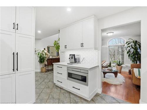 17 Krieghoff Drive, Hamilton, ON - Indoor Photo Showing Kitchen