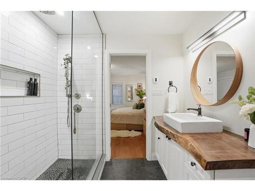 17 Krieghoff Drive, Hamilton, ON - Indoor Photo Showing Bathroom