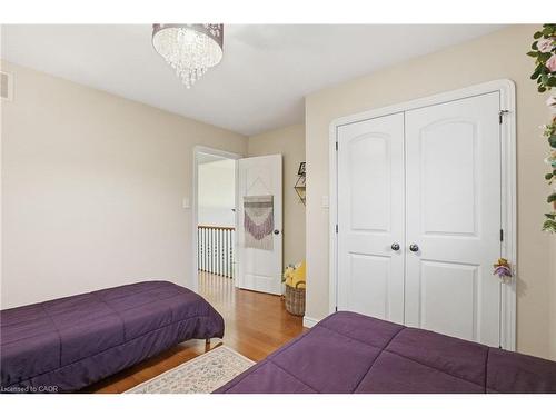 17 Krieghoff Drive, Hamilton, ON - Indoor Photo Showing Bedroom