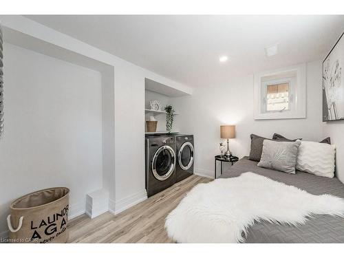 4 Royal Avenue, Hamilton, ON - Indoor Photo Showing Bedroom