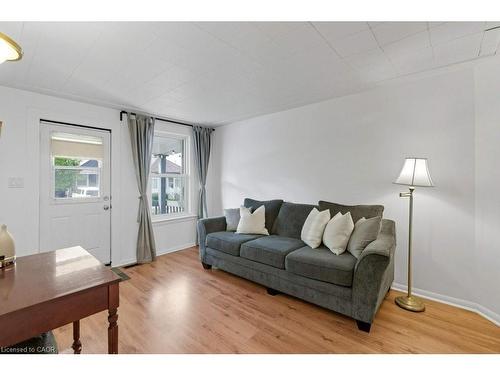 159 Hope Avenue, Hamilton, ON - Indoor Photo Showing Living Room