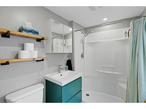 159 Hope Avenue, Hamilton, ON - Indoor Photo Showing Bathroom