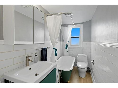 159 Hope Avenue, Hamilton, ON - Indoor Photo Showing Bathroom