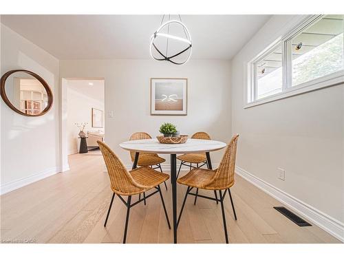 131 Welbourn Drive, Hamilton, ON - Indoor Photo Showing Dining Room