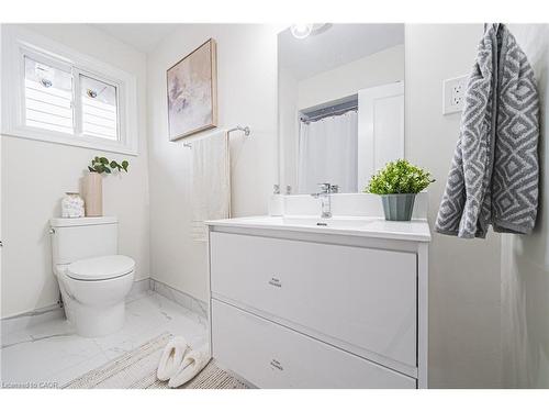 131 Welbourn Drive, Hamilton, ON - Indoor Photo Showing Bathroom
