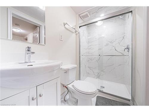 131 Welbourn Drive, Hamilton, ON - Indoor Photo Showing Bathroom