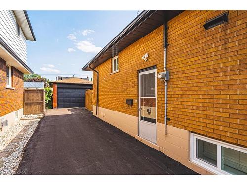 131 Welbourn Drive, Hamilton, ON - Outdoor With Exterior