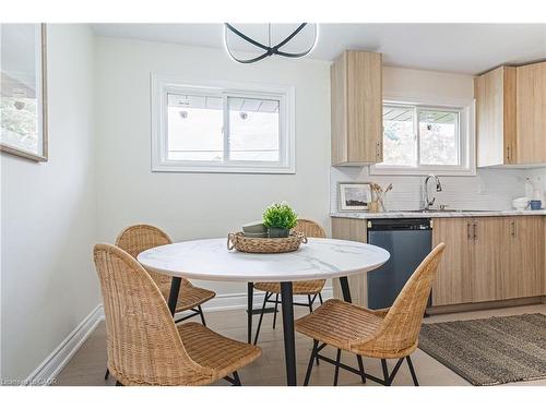 131 Welbourn Drive, Hamilton, ON - Indoor Photo Showing Dining Room