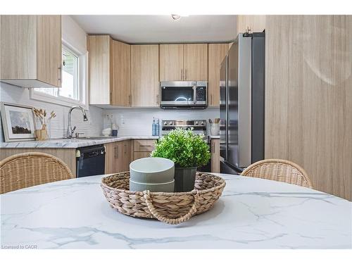 131 Welbourn Drive, Hamilton, ON - Indoor