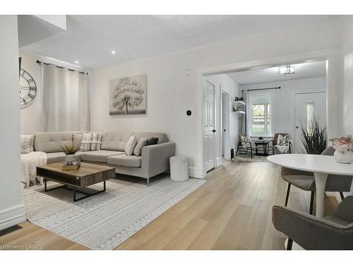 38 Bergey Street, Cambridge, ON - Indoor Photo Showing Living Room