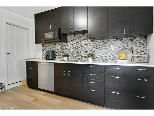 38 Bergey Street, Cambridge, ON - Indoor Photo Showing Kitchen With Upgraded Kitchen