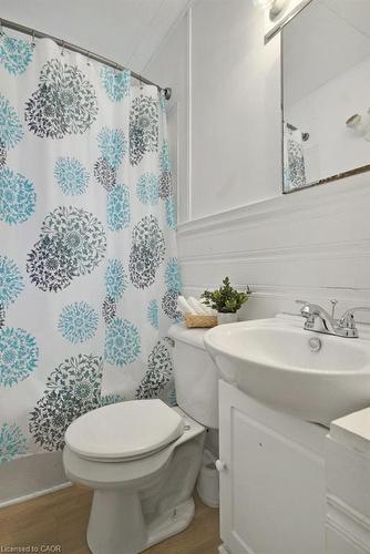 38 Bergey Street, Cambridge, ON - Indoor Photo Showing Bathroom
