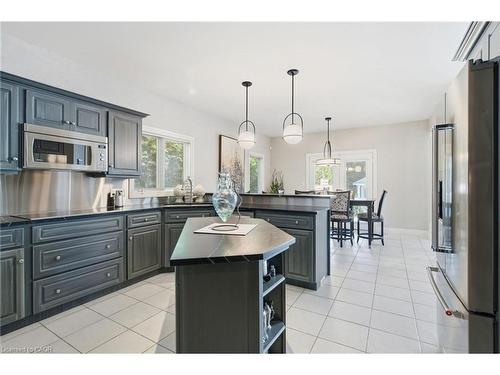 7 Appaloosa Trail, Carlisle, ON - Indoor Photo Showing Kitchen With Upgraded Kitchen