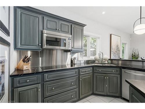 7 Appaloosa Trail, Carlisle, ON - Indoor Photo Showing Kitchen