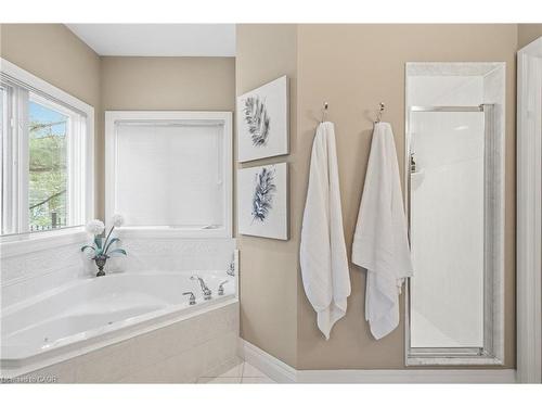 7 Appaloosa Trail, Carlisle, ON - Indoor Photo Showing Bathroom