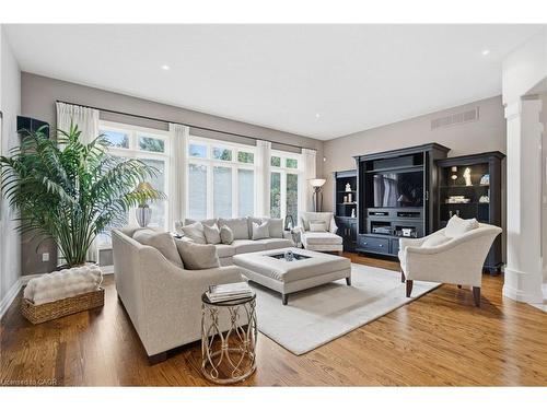7 Appaloosa Trail, Carlisle, ON - Indoor Photo Showing Living Room