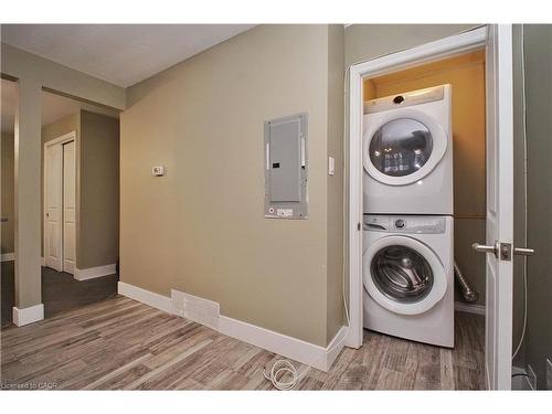61 Bosworth Crescent, Kitchener, ON - Indoor Photo Showing Laundry Room