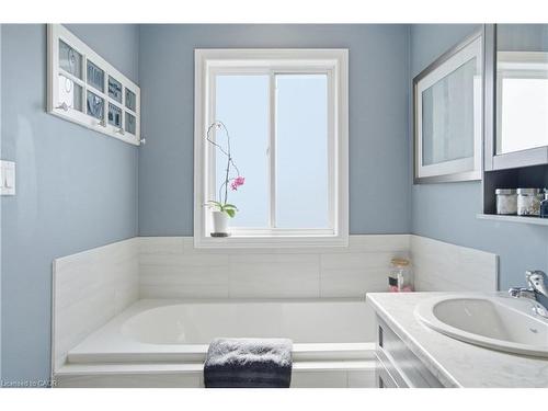 37 Fairgrounds Drive, Binbrook, ON - Indoor Photo Showing Bathroom