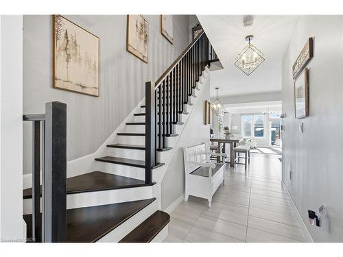 37 Fairgrounds Drive, Binbrook, ON - Indoor Photo Showing Other Room