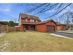 6 Lilac Court  Ancaster, ON L9G 4E3