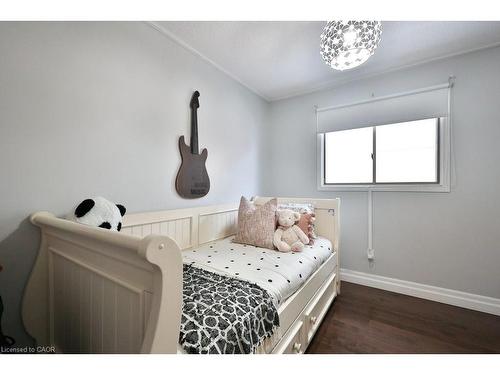 4191 Bianca Forest Drive, Burlington, ON - Indoor Photo Showing Bedroom