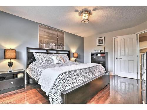 4191 Bianca Forest Drive, Burlington, ON - Indoor Photo Showing Bedroom