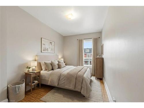 241 Robert Street, Hamilton, ON - Indoor Photo Showing Bedroom