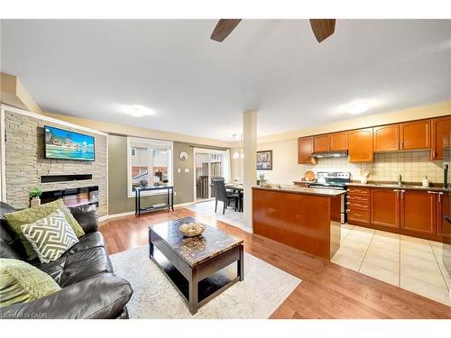 21 Periwinkle Drive, Hamilton, ON - Indoor Photo Showing Living Room