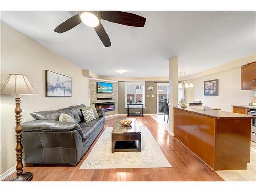 21 Periwinkle Drive, Hamilton, ON - Indoor Photo Showing Living Room