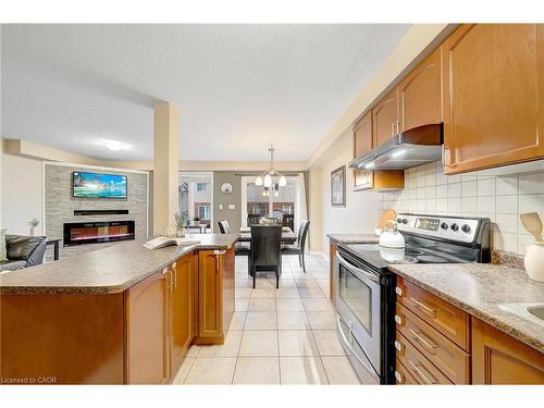 21 Periwinkle Drive, Hamilton, ON - Indoor Photo Showing Kitchen