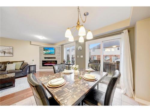 21 Periwinkle Drive, Hamilton, ON - Indoor Photo Showing Dining Room