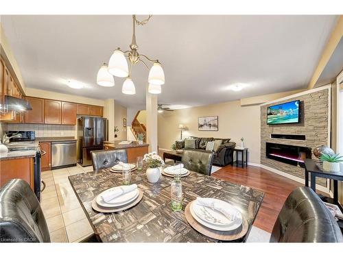 21 Periwinkle Drive, Hamilton, ON - Indoor Photo Showing Dining Room