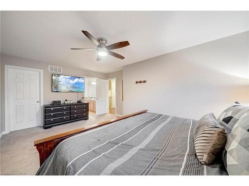 21 Periwinkle Drive, Hamilton, ON - Indoor Photo Showing Bedroom