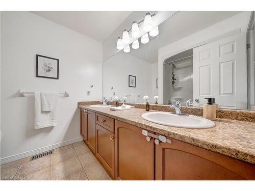 21 Periwinkle Drive, Hamilton, ON - Indoor Photo Showing Bathroom