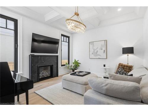 7 Campview Road, Stoney Creek, ON - Indoor Photo Showing Living Room With Fireplace