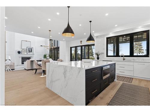 7 Campview Road, Stoney Creek, ON - Indoor Photo Showing Kitchen With Upgraded Kitchen
