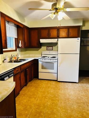 402 Lakeview Drive, Waterloo, ON - Indoor Photo Showing Kitchen With Double Sink