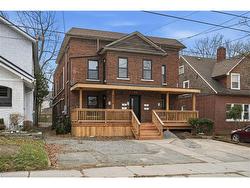 1-4876 Simcoe Street  Niagara Falls, ON L2E 1V9