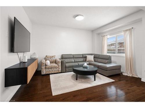 1293 Old Zeller Drive, Kitchener, ON - Indoor Photo Showing Living Room