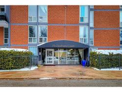 905-75 Glenburn Court  Hamilton, ON L8E 1C1