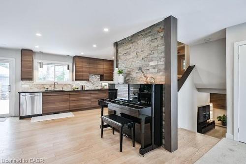 5152 Tamarac Drive, Burlington, ON - Indoor Photo Showing Kitchen