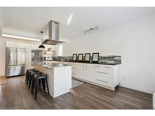 211 Rosedale Avenue, Hamilton, ON - Indoor Photo Showing Kitchen With Upgraded Kitchen
